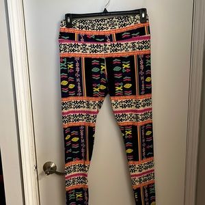 Lularoe leggings tall and curvy super cute print. Super soft.